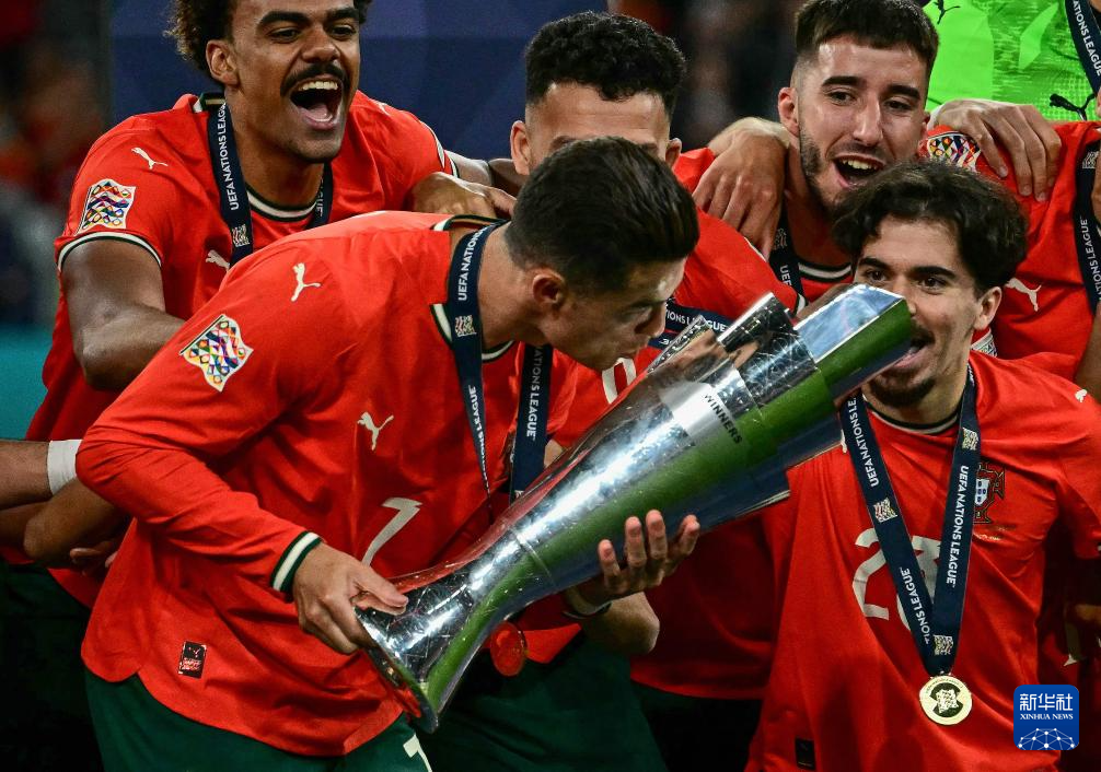 关于葡萄牙队士气高涨，赢得比赛的信息