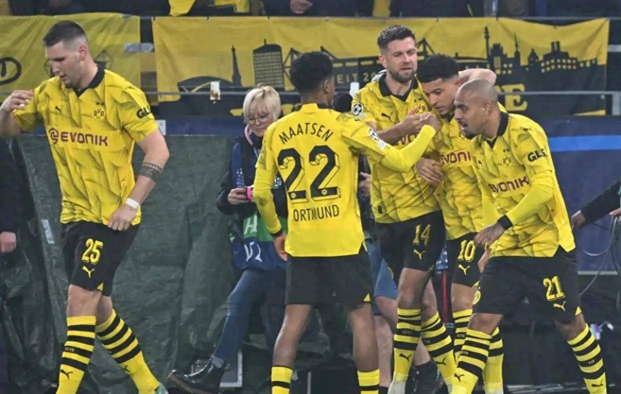 多特蒙队在比赛中斩获关键进球,瞬间逆转比赛 多特蒙队在比赛中斩获关键进球,瞬间逆转比赛