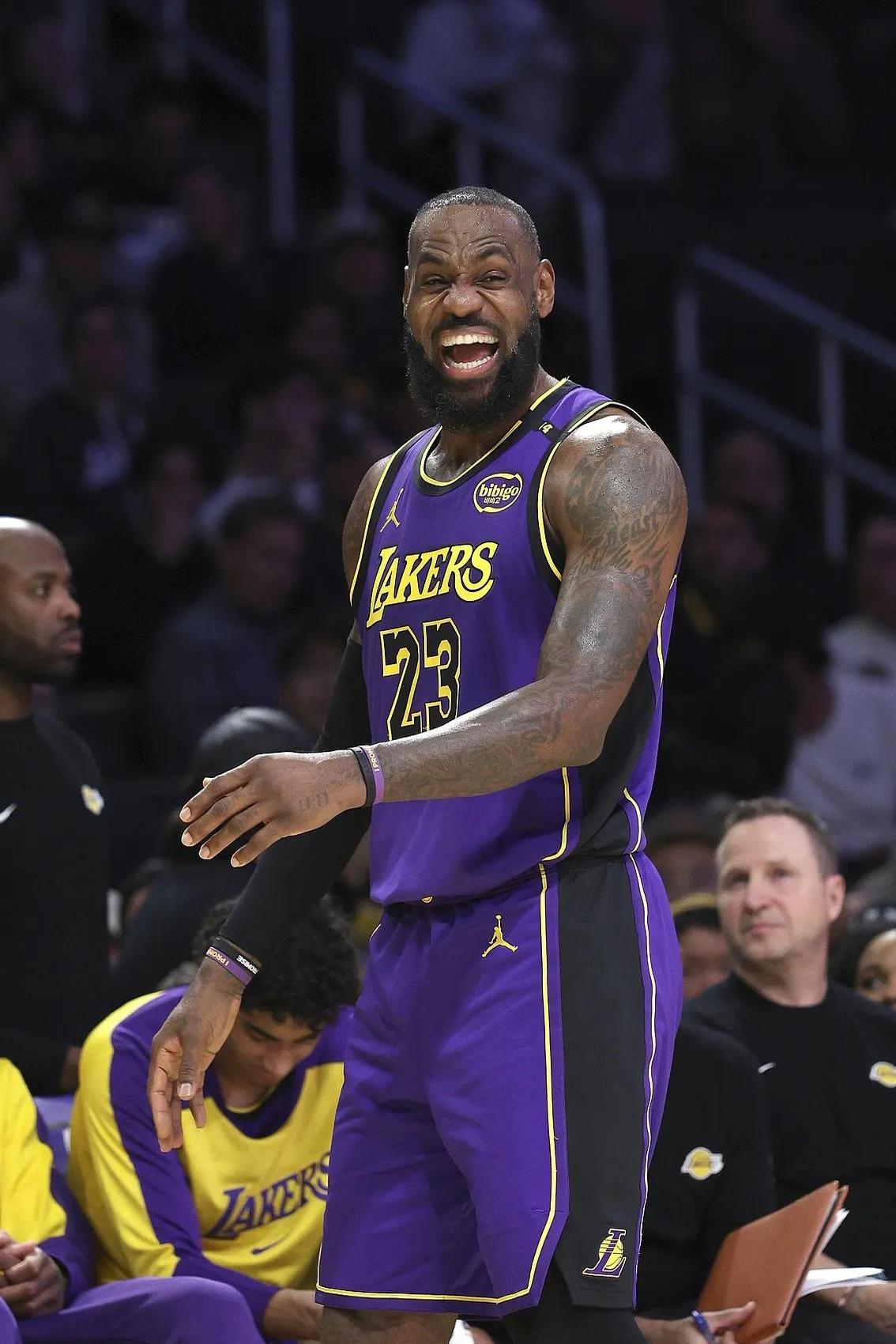 湖人逆转热火,詹姆斯全队表现奋勇拼搏的简单介绍 湖人逆转热火,詹姆斯全队表现奋勇拼搏的简单介绍