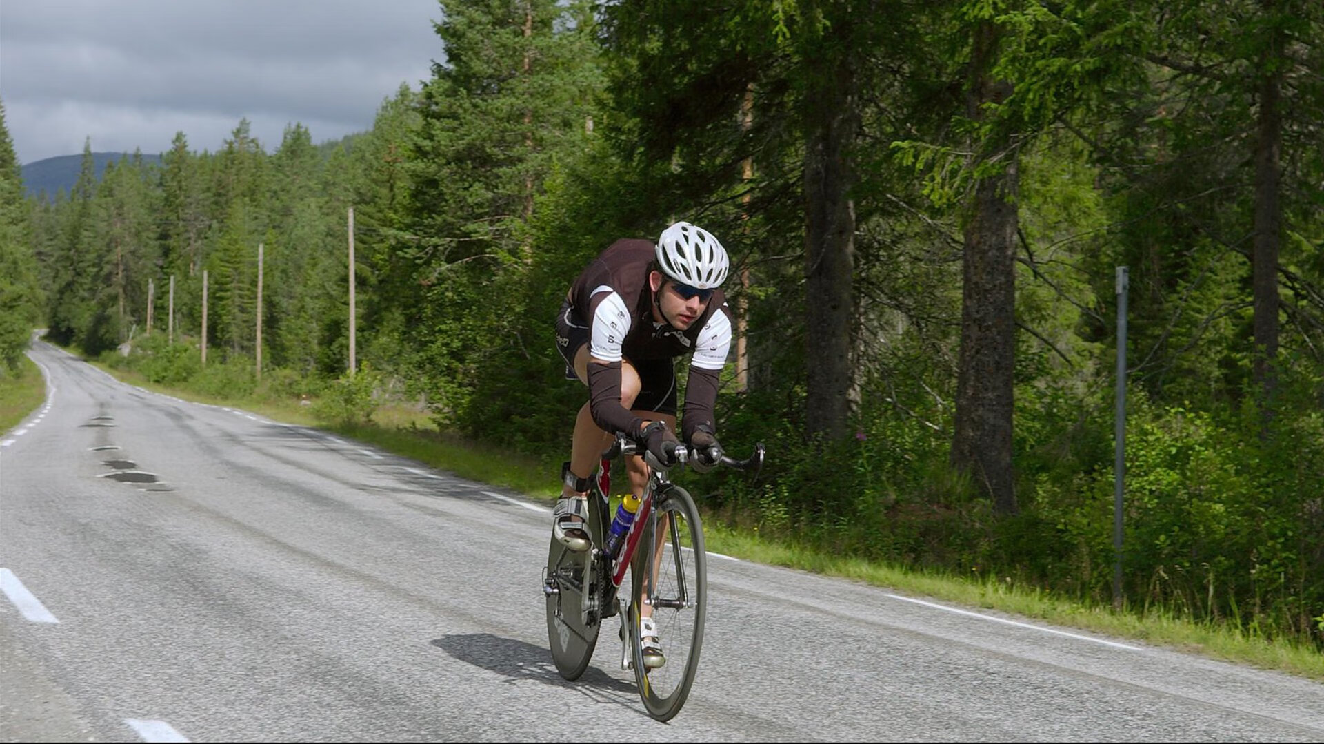 鹰击长空，恩比德关键节点连续得分，强势锁定胜局